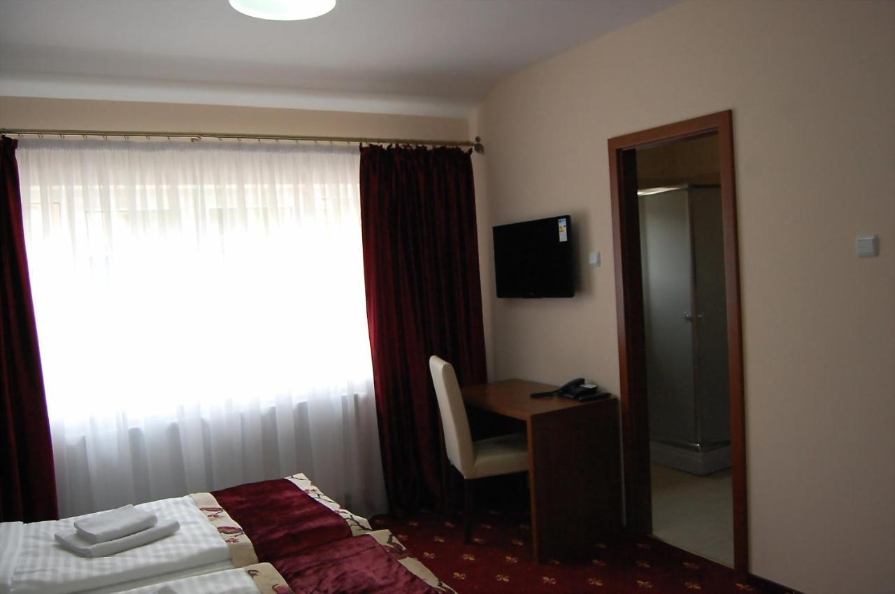 Hostel Paltinis Hunedoara Exterior photo
